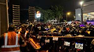 En una hora de operativo, la PMT de Ciudad del Este se incautó de 65 motos en infracción - ABC en el Este - ABC Color