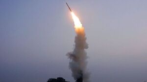 Corea del Norte lanzó otro misil balístico de medio alcance al mar de Japón | 1000 Noticias
