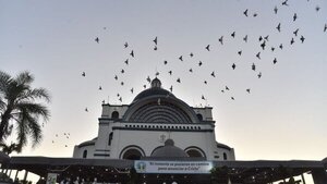 Obispo fustiga nepotismo en el Congreso: “Le dan sueldo hasta a su perro”, lamenta