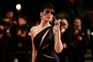 Reportan que Dua Lipa sostiene un romance con un famoso actor británico