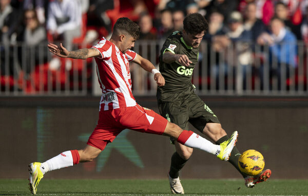 Versus / Girona recupera el primer puesto en España pese a empatar ante el último, Almería