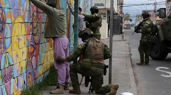 Ecuador militariza lucha contra el crimen, como en otros países