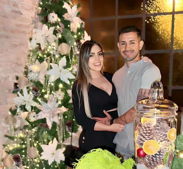 Derlis González y su familia esperan a una nueva integrante - Gente - ABC Color