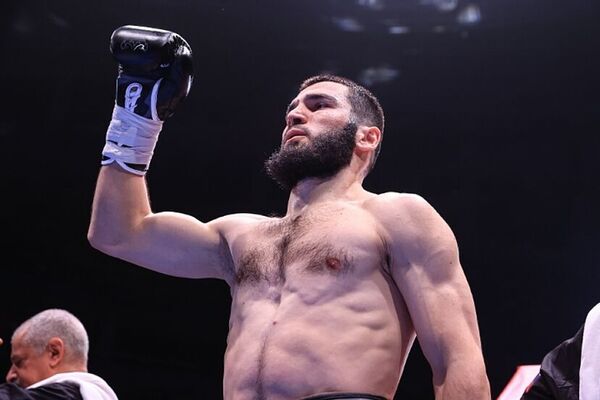 Beterbiev, tras usar de trampolín a Ranoni, aumenta el record de triunfos mundiales por KO - La Tribuna