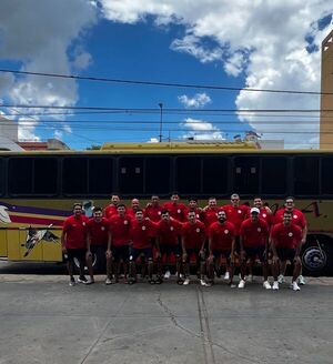 Selección paraguaya de hándbol partió a Buenos Aires con la ilusión de clasificar al Mundial