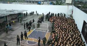 La Nación / Ecuador recupera control de cárceles y libera rehenes
