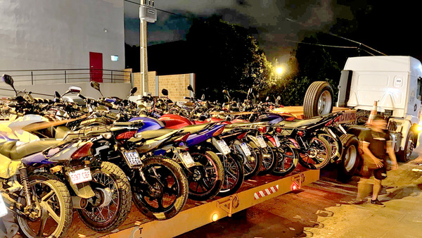 PMT incauta 65 motos en infracción durante control frente a Willy Burguer - La Clave