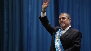 Tras varios incidentes, Bernardo Arévalo asume la presidencia de Guatemala