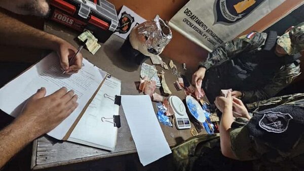 Dos detenidos e incautación de cocaína y proyectiles en varios allanamientos