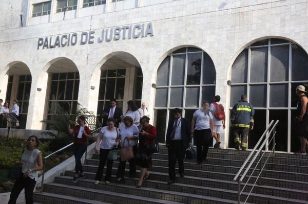 Un principio de incendio fue controlado rápidamente en el Palacio de Justicia de Asunción