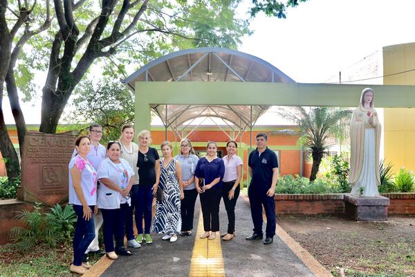 Ministra de Salud visita el CENADE para brindar apoyo a personas con discapacidad