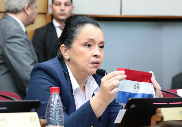 Nivel de nepotismo en el Parlamento es “asqueroso”, dice senadora - La Clave