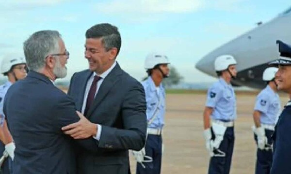 Santiago Peña llega a Brasil para reunión clave con Lula Da Silva sobre Itaipú – Prensa 5