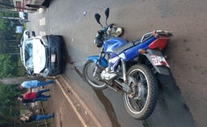 Dos heridos graves tras choque entre motocicleta y camioneta