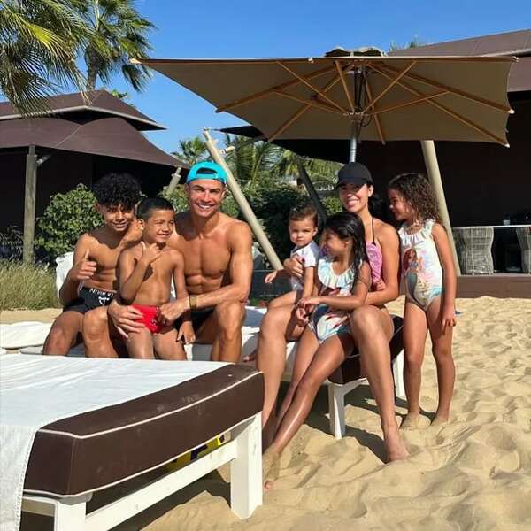 Cristiano Ronaldo y sus vacaciones a pura familia en Dubái - Gente - ABC Color