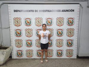 Presumen que Funcionaria del IPS reseteó celular y tragó el chip antes de su detención
