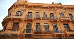 La Nación / Avanzar en desdolarización de la deuda ayudará a llegar a grado de inversión, afirman