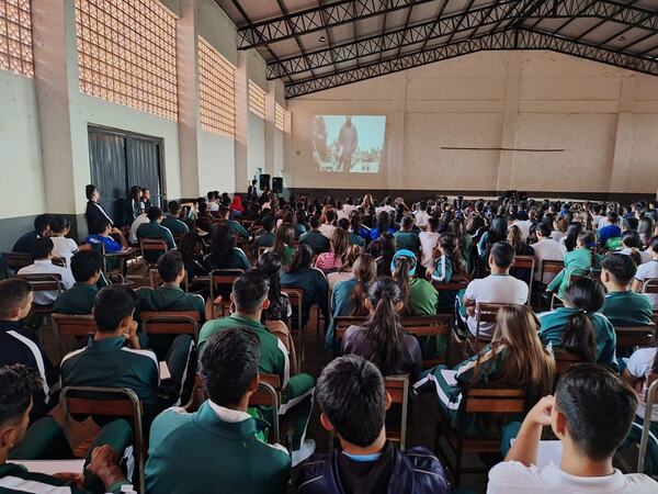 El programa de prevención del suicidio «Salvando Vidas» alcanzó a más de 48,000 adolescentes y jóvenes durante el 2023