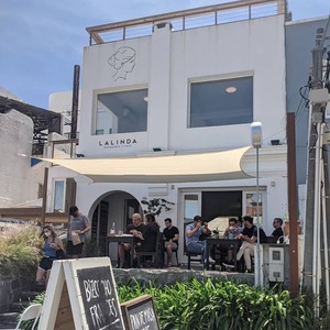 PARAGUAYA CAYÓ AL VACÍO MIENTRAS DISFRUTABA EN UN RESTAURANTE EN URUGUAY
