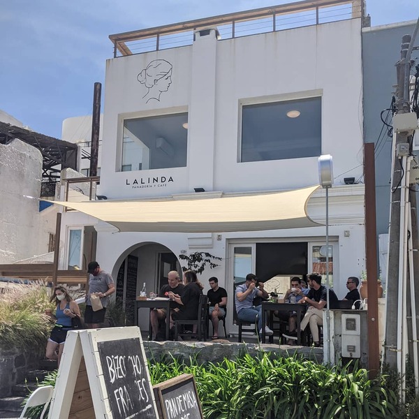 PARAGUAYA CAYÓ AL VACÍO MIENTRAS DISFRUTABA EN UN RESTAURANTE EN URUGUAY