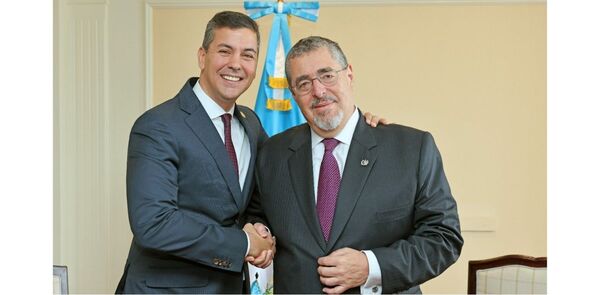 Santiago Pe帽a y Bernardo Ar茅valo hablaron del futuro de la relaci贸n entre Paraguay y Guatemala - Revista PLUS