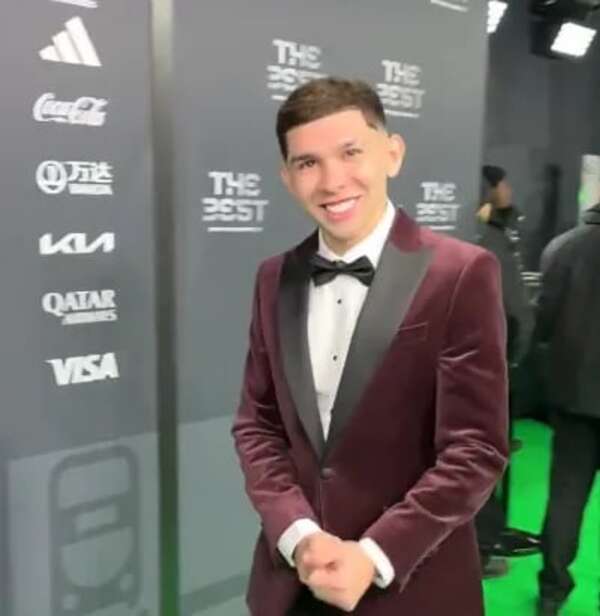 Video: Julio Enciso llegó a la gala del ‘The Best’ - Deportes - ABC Color