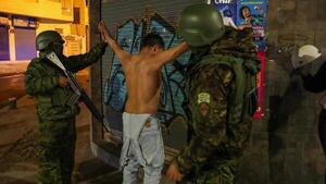 Suben a más de 1.500 los detenidos en Ecuador tras seis días de "conflicto armado interno"