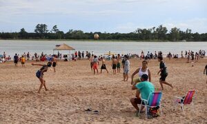 Más de 6.700 visitantes disfrutaron de la remozada Playa Tacuru Pucu