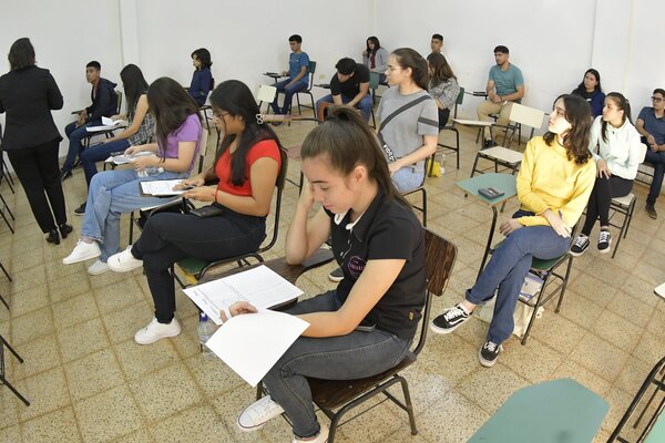 Movilidad social intergeneracional: Mejoró el nivel de ingresos del 60% de los becarios de Itaipú, según estudio - MarketData