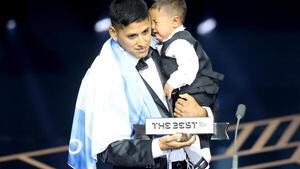 Un aficionado de Colón de Santa Fe, premio The Best a mejor fan