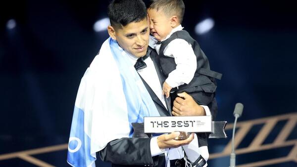 Un aficionado de Colón de Santa Fe, premio The Best a mejor fan
