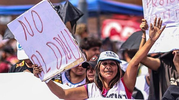 Gobierno argentino amenaza con descontar el día a quienes secunden la huelga general del 24 de enero