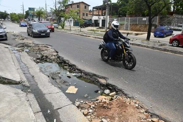 Vergüenza municipal: Nenecho mantiene así a la avenida Fernando de la Mora - Nacionales - ABC Color