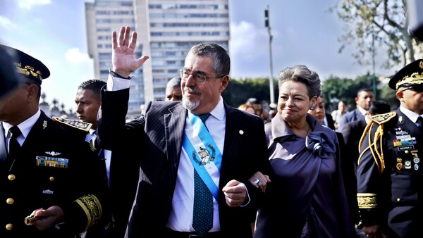 Arévalo asume con promesa de liberar a Guatemala de la corrupción