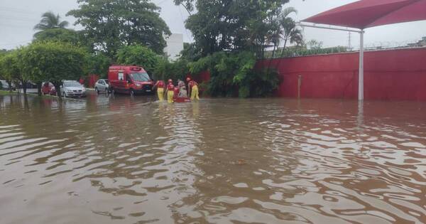 La Nación / Rio de Janeiro suma 12 muertos por inundaciones