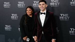 "La joya" eligió de pareja a su mami para llegar a la gala de "The best"