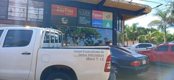 Operativo internacional Bloque II: cinco allanamientos en busca de implicados en fraude financiero - ABC en el Este - ABC Color