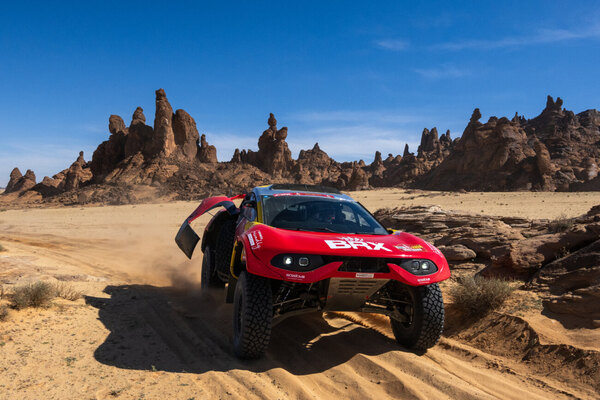 Versus / A tres días del final del Dakar, Loeb aprieta y Sainz aguanta el liderato