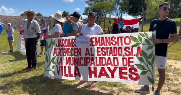 Villahayenses siguen en disputa con empresa privada tras la construcción de un muro en playa de Remansito