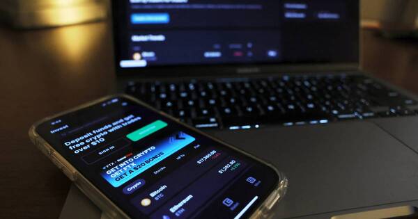Diario HOY | Criptominerías clandestinas generan pestañeos y cortes en la vecindad, advierte Ande