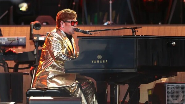 Elton John se consagró en los premios Emmy