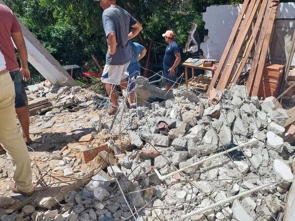 Derrumbe de casas en Lambaré: Essap niega responsabilidad - Nacionales - ABC Color