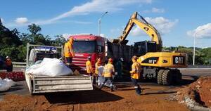 Diario HOY | Retiran restos químicos arrojados por camión cisterna que explotó sobre la ruta PY02