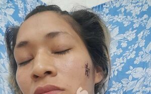 “Rival” le clavó varias puñaladas y quedó internada
