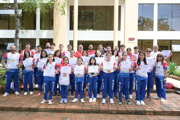 Excelente actuación de cultores del kick boxing en Foz - La Tribuna