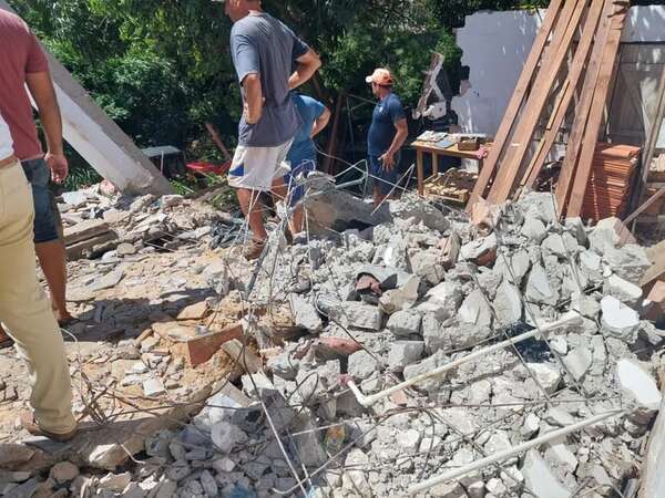 AUDIO: Derrumbe de casas en Lambaré: Essap niega responsabilidad - A La Gran 7-30 - ABC Color