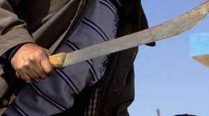 Hombre golpeó salvajemente a su hijo con machete - Noticiero Paraguay