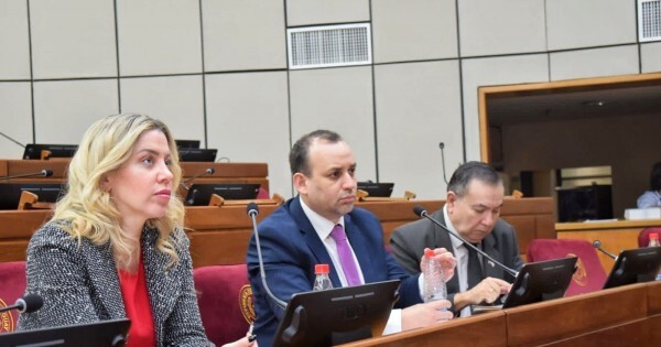 La Fiscalía le da cinco días al Congreso para que explique los contratos de familiares y ya habla de tráfico de influencias