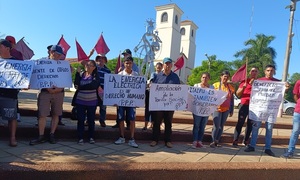 Con manifestaron en explanada de la catedral de Coronel Oviedo exigen ampliación de tarifa social de ANDE