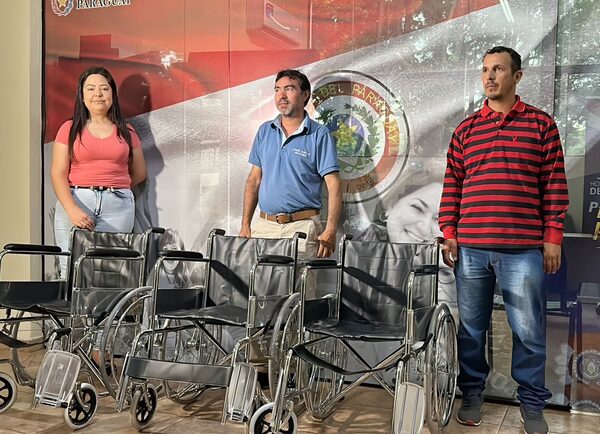 Fundación Tesâi distribuye sillas de ruedas a personas de escasos recursos de Alto Paraná - .::Agencia IP::.